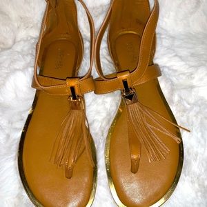 Michael Kors Wins low Sandals Acorn leather Gladiator lock tassel T-Strap sz 6